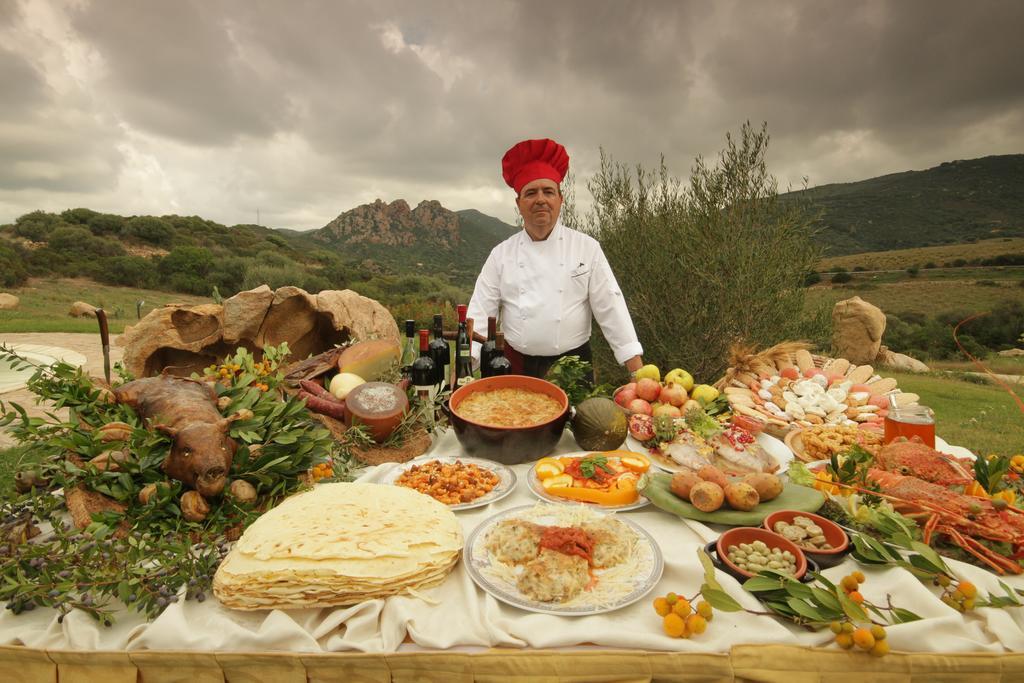 Hotel Ristorante La Tana Di Li Mazzoni Trinità dʼAgultu Exterior foto