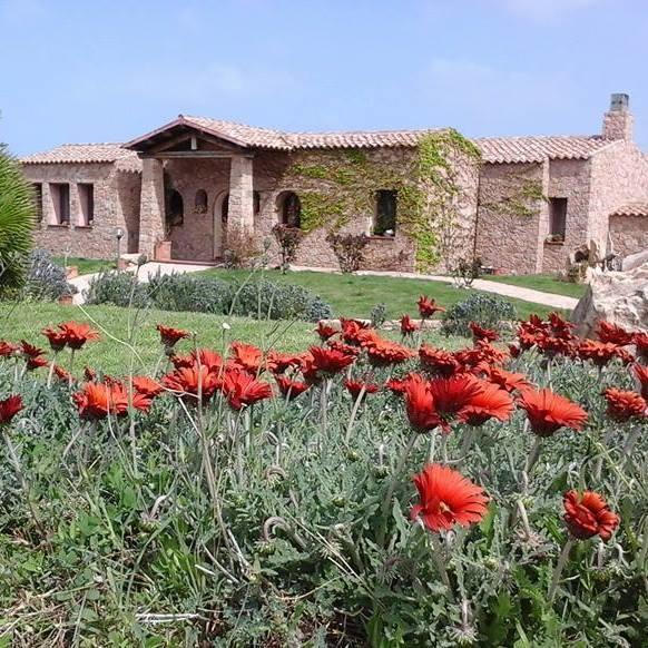 Hotel Ristorante La Tana Di Li Mazzoni Trinità dʼAgultu Exterior foto