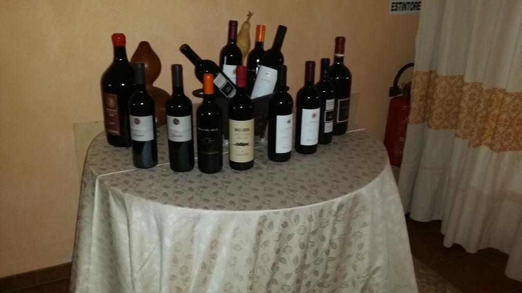 Hotel Ristorante La Tana Di Li Mazzoni Trinità dʼAgultu Exterior foto