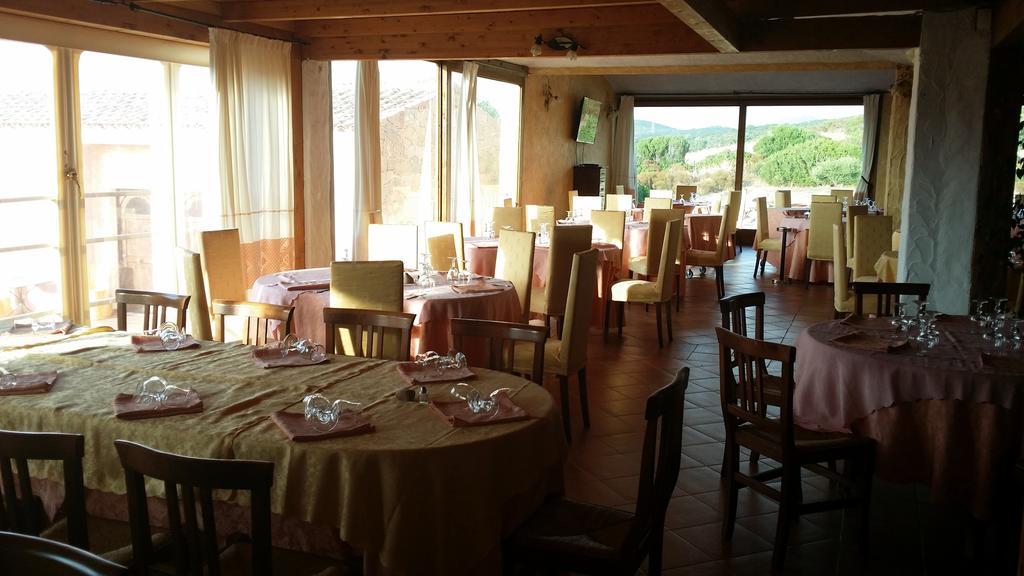 Hotel Ristorante La Tana Di Li Mazzoni Trinità dʼAgultu Exterior foto