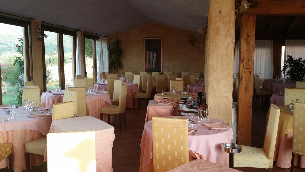 Hotel Ristorante La Tana Di Li Mazzoni Trinità dʼAgultu Quarto foto