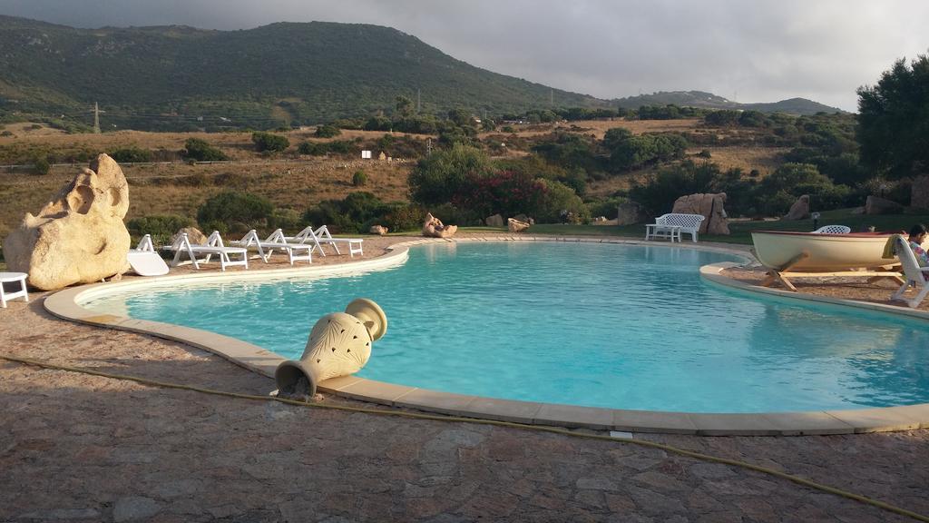 Hotel Ristorante La Tana Di Li Mazzoni Trinità dʼAgultu Exterior foto