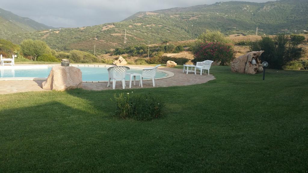 Hotel Ristorante La Tana Di Li Mazzoni Trinità dʼAgultu Exterior foto