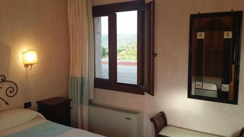 Hotel Ristorante La Tana Di Li Mazzoni Trinità dʼAgultu Quarto foto