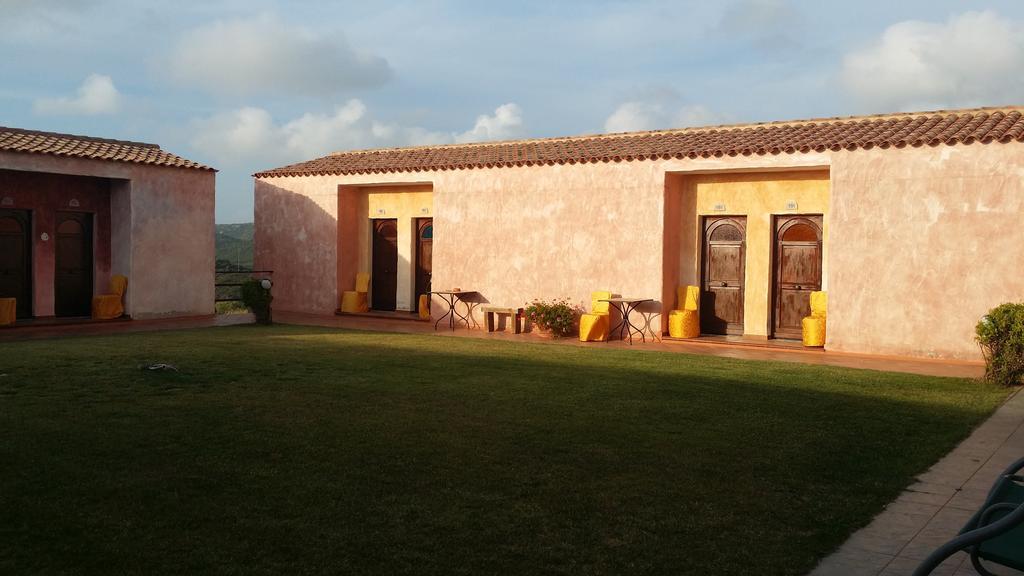 Hotel Ristorante La Tana Di Li Mazzoni Trinità dʼAgultu Exterior foto