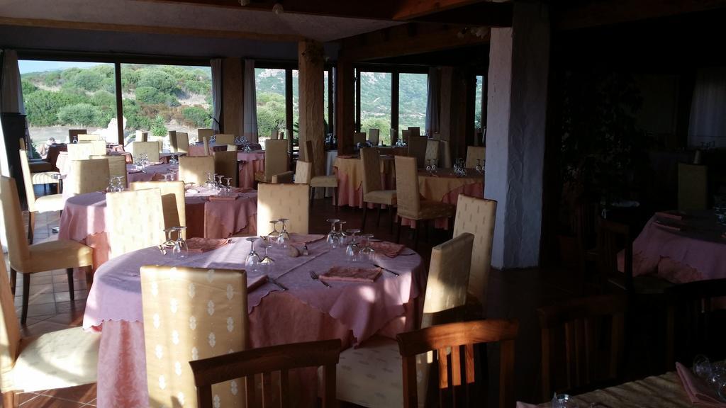 Hotel Ristorante La Tana Di Li Mazzoni Trinità dʼAgultu Exterior foto