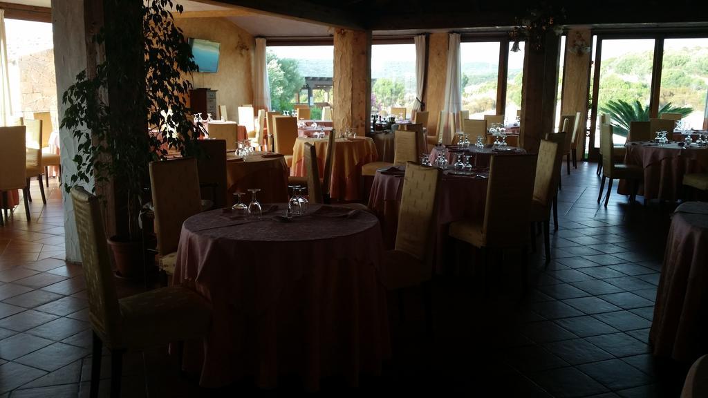 Hotel Ristorante La Tana Di Li Mazzoni Trinità dʼAgultu Exterior foto