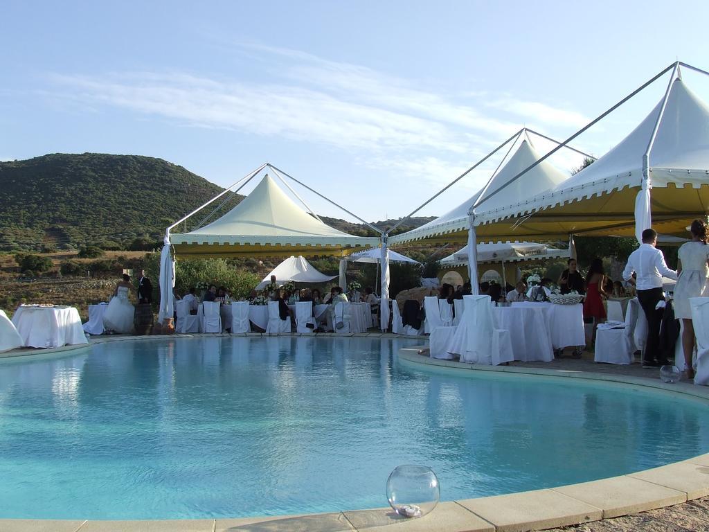 Hotel Ristorante La Tana Di Li Mazzoni Trinità dʼAgultu Exterior foto